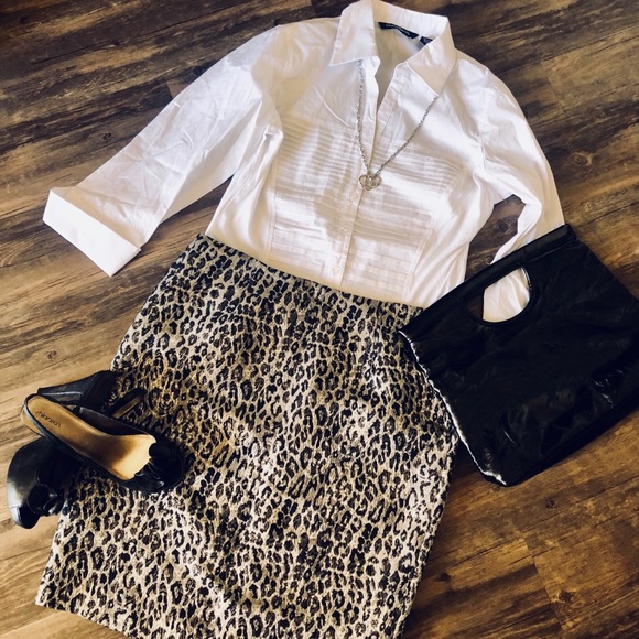 Allison Taylor Dresses & Skirts - WILD DEAL😍 Pencil skirt